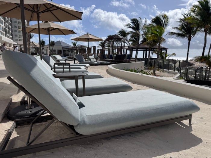 hyatt-zilara-cancun-poolside-loungers-side-table Hyatt Zilara Cancun Poolside Loungers Side Table