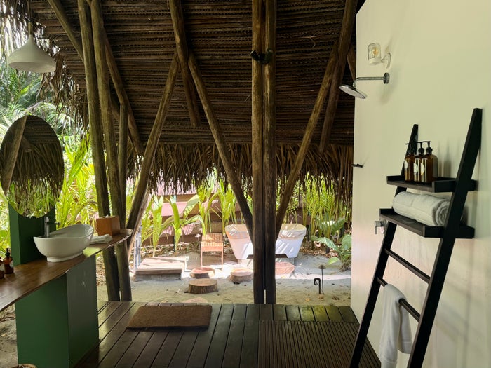 isla-palenque-panama-room-outside-bathroom Isla Palenque Panama room outside bathroom