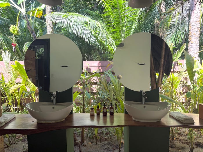 isla-palenque-panama-room-sinks Isla Palenque Panama room sinks