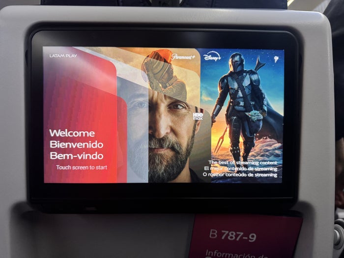 LATAM B787 9 GRU MEX IFE Screen Welcome