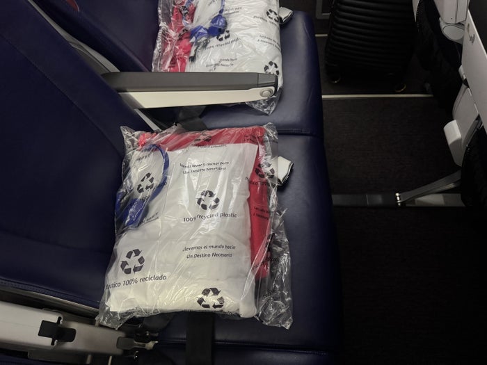 LATAM B787 9 GRU MEX Spacing at Seats