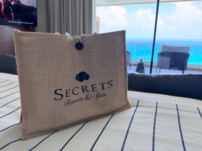 secrets-mirabel-cancun-secrets-resort-gift-bag Secrets Mirabel Cancun Secrets Resort Gift Bag