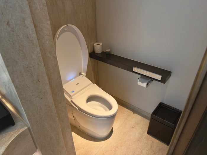 waldorf-astoria-bangkok-suite-bathroom-toilet Waldorf Astoria Bangkok suite bathroom toilet