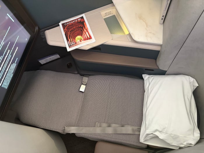Cathay Pacific Aria Suites lie flat bed Cathay Pacific Aria Suites lie flat bed