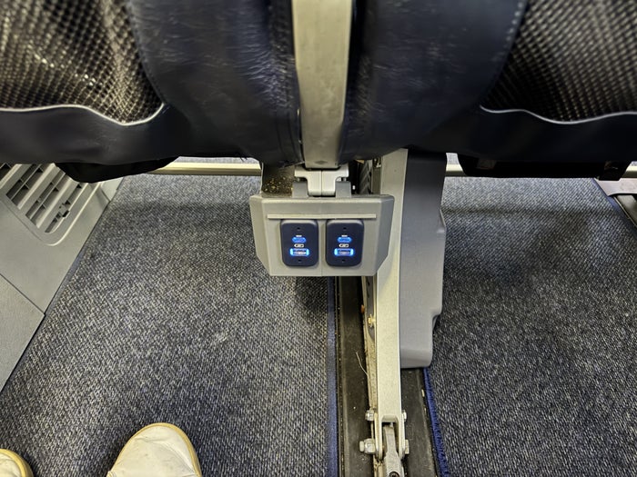 copa-airlines-b737-8-economy-under-seat-power-ports Copa Airlines B737 8 Economy Under Seat Power Ports