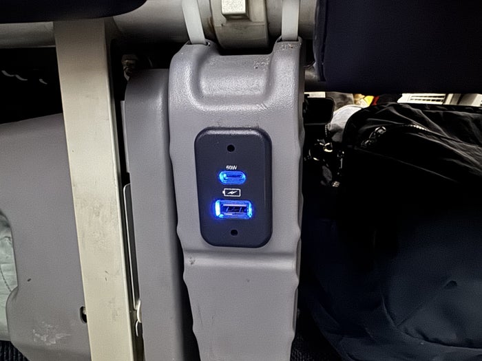 copa-airlines-b737-8-economy-usb-power-ports Copa Airlines B737 8 Economy USB Power Ports
