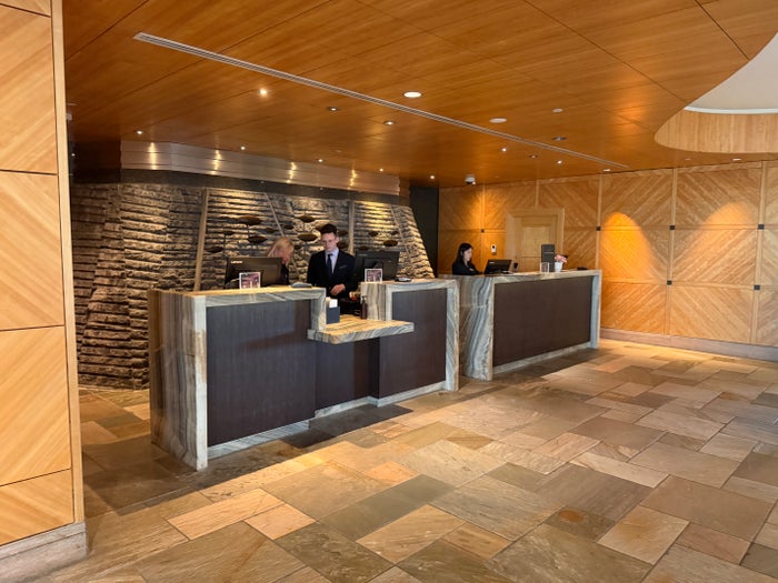 fairmont-vancouver-airport-front-desk-staff Fairmont Vancouver Airport Front Desk Staff
