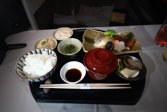 japan-airlines-777-first-breakfast-plate Japan Airlines 777 first breakfast plate