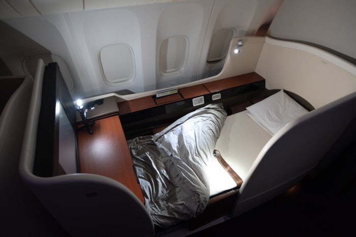 japan-airlines-777-first-full-bed Japan Airlines 777 first full bed