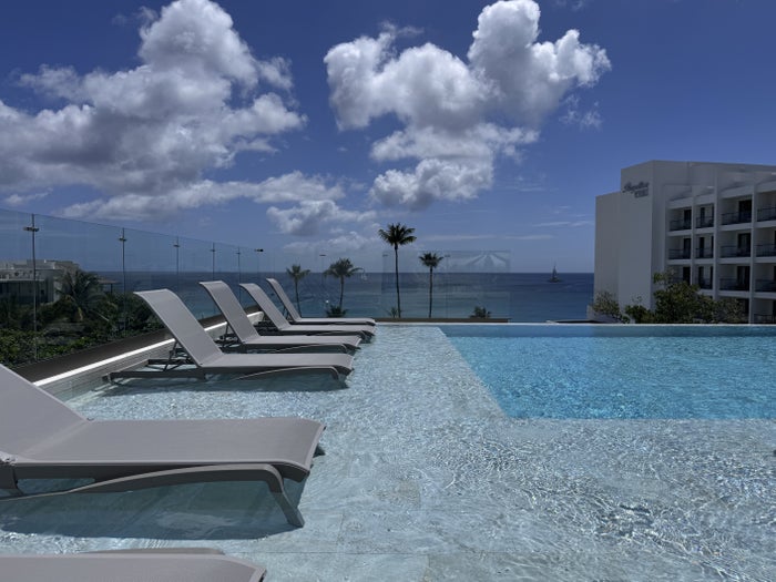 royalton-vessence-barbados-rooftop-pool-sunny Royalton Vessence Barbados rooftop pool sunny