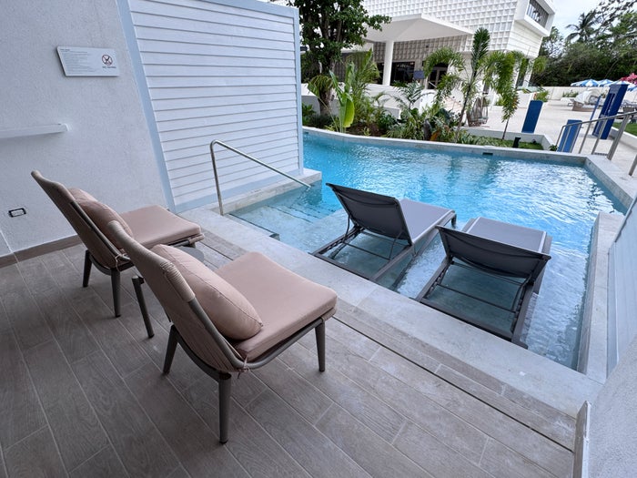 royalton-vessence-barbados-room-swim-out-patio Royalton Vessence Barbados room swim out patio