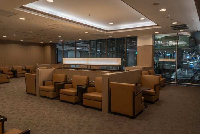 sakura-lounge-bkk-empty-seating Sakura lounge BKK empty seating
