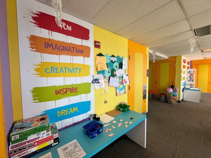 Diplomat kids club decor