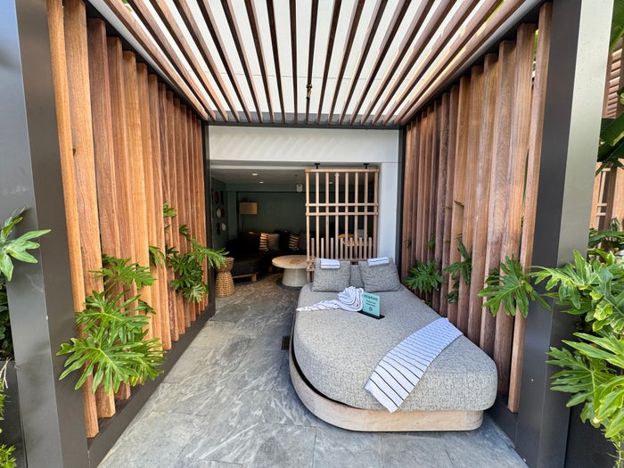 Diplomat Pool cabana