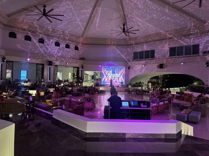 hyatt-vivid-playa-del-carmen-lobby-stage Hyatt Vivid Playa del Carmen Lobby Stage