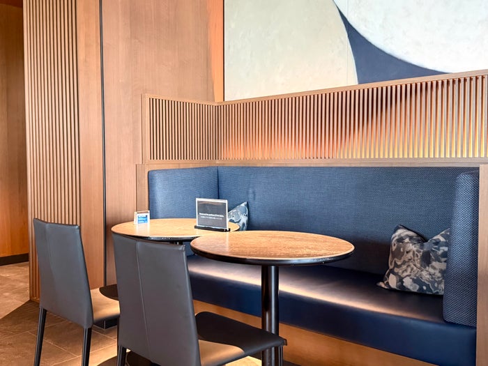 tokyo-amex-centurion-lounge-restaurant-booths Tokyo Amex Centurion Lounge restaurant booths