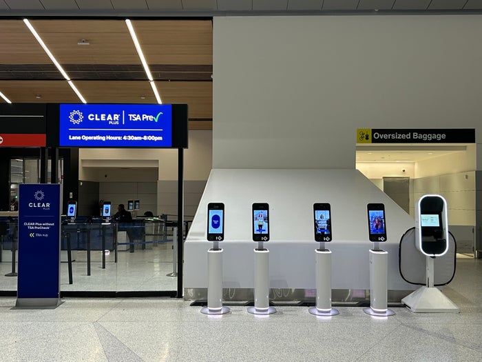 EWR Terminal A CLEAR Plus TSAPreCheck monitors