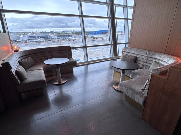 soho-lounge-jfk-curved-booths-facing-each-other Soho Lounge JFK curved booths facing each other
