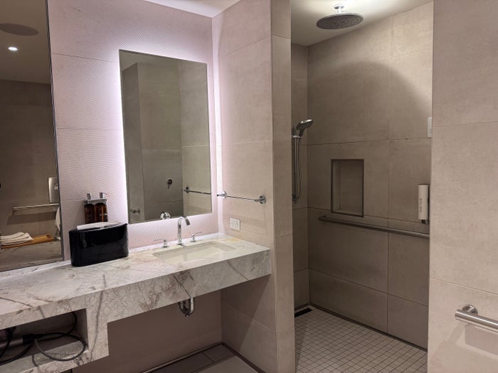 soho-lounge-jfk-shower-suite Soho Lounge JFK shower suite
