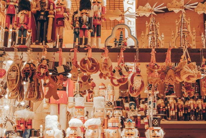 Strasbourg France Christmas shopping filiz elaerts ndiyEHMAhsY unsplash